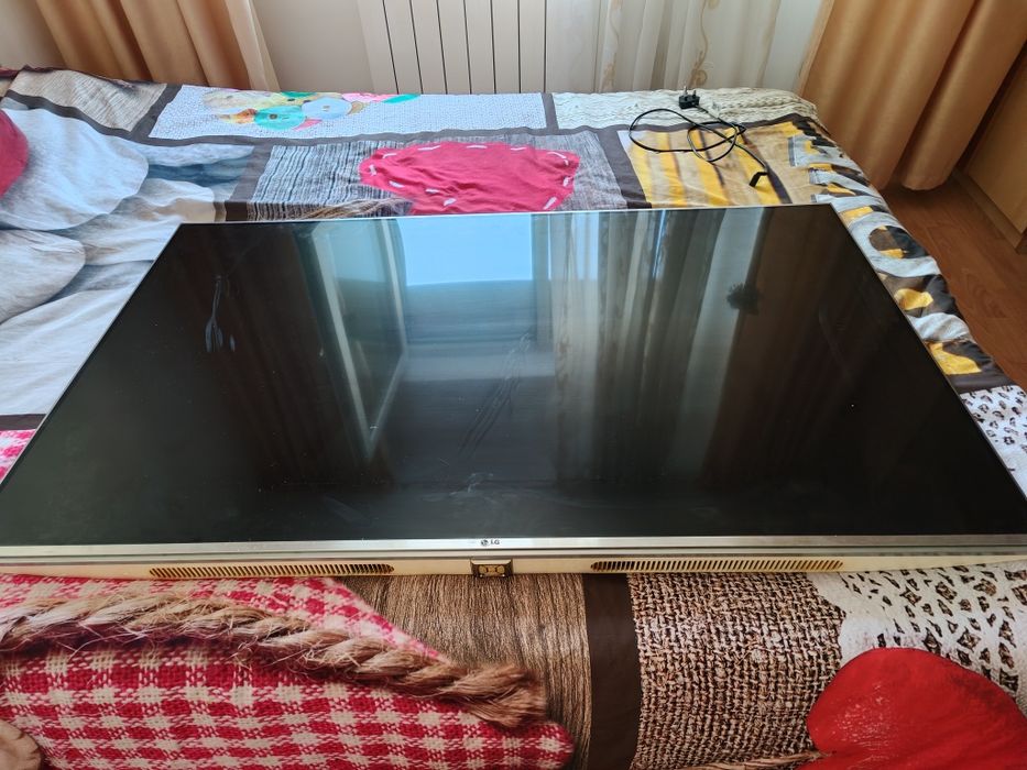 Televizor benzi led stricate