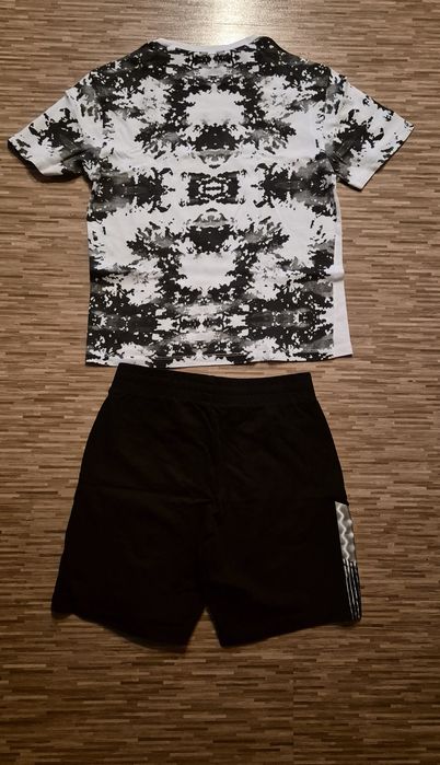 Set Emporio Armani tricou si pantaloni scurti, 9 ani, 134 cm