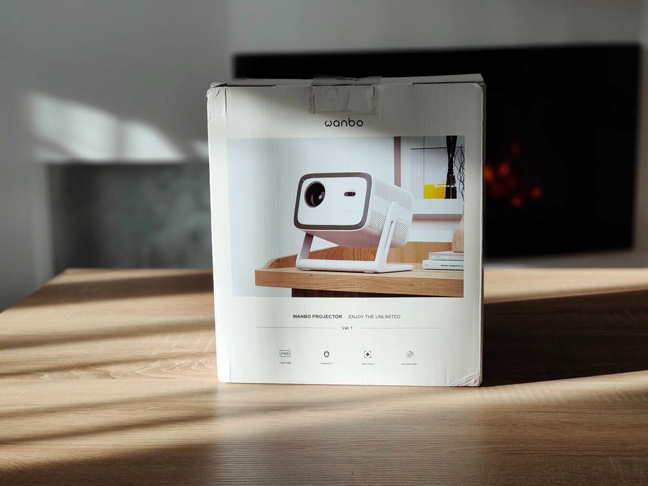Proiectorul Wanbo Vali 1 cu gimbal de 200° și Android TV