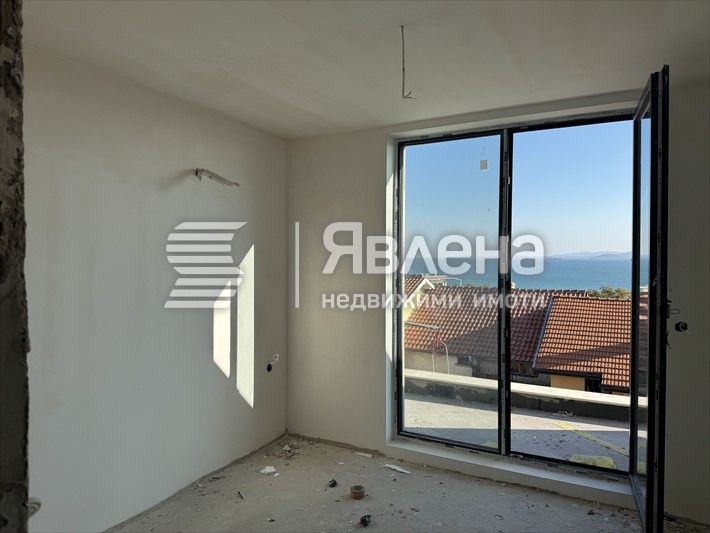 Просторен тристаен апартамент на 5-ти етаж с площ