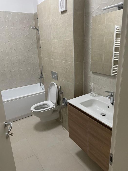 Inchiriez apartament cu 2 camere zona centrala