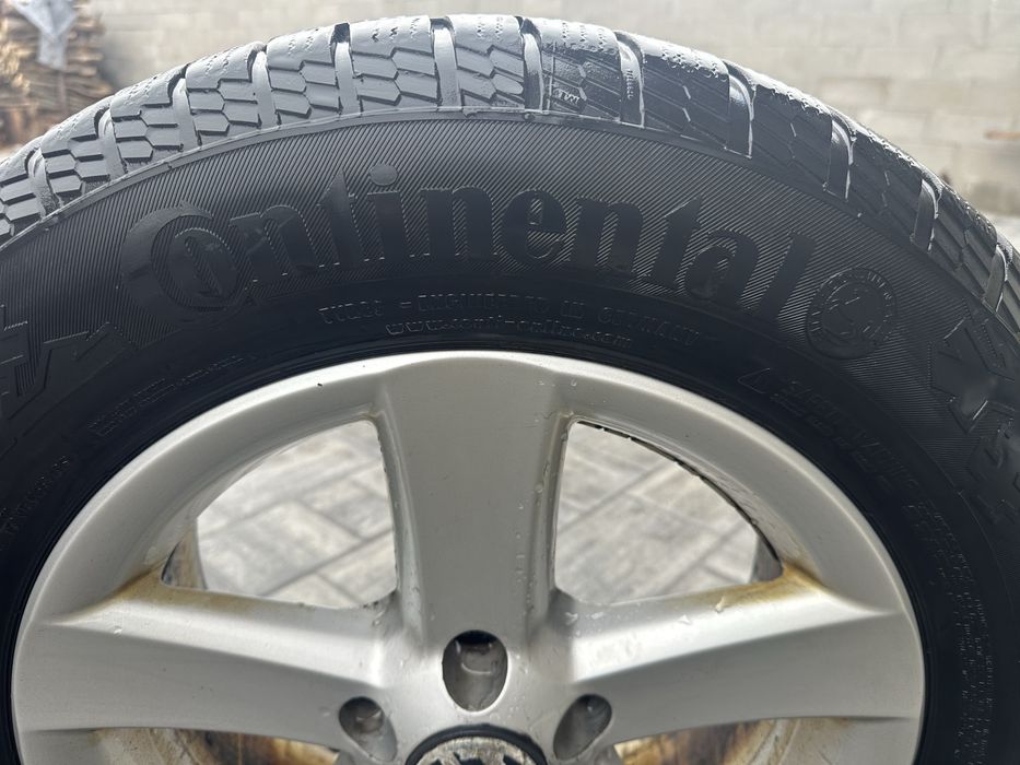 Vând roti de iarna continental 215/65 R16