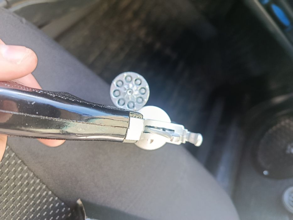 Продам игрушечный револьвер