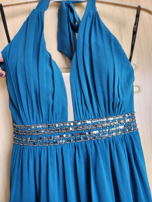 Дамска официална рокля с гол гръб