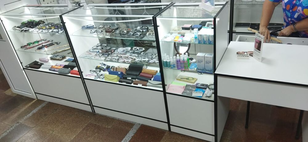 Продам витрины для торговли в наличии