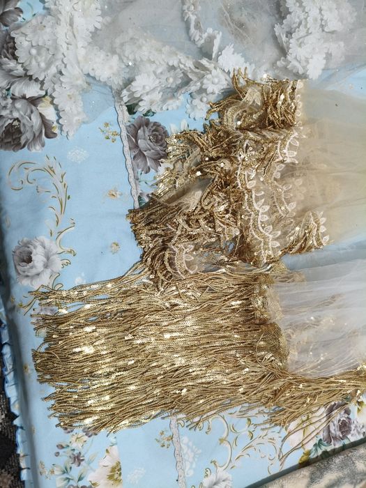 Sari kanplek karona anorli sirga uzuk boʻyniga taqadigani bn holat yax