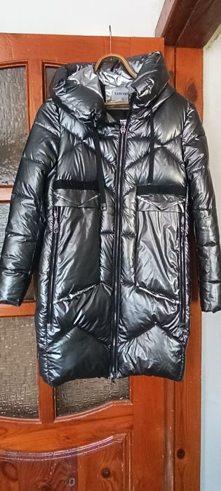 Продам женский пуховик.