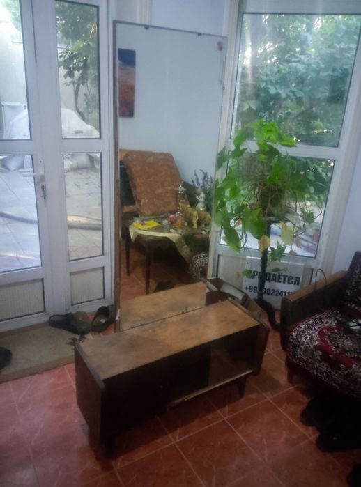 Трюмо с отличным большим зеркалом