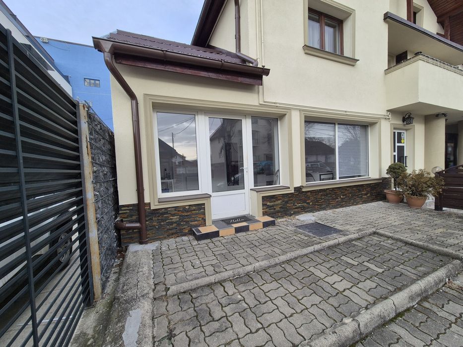 Inchiriez spatiu comercial