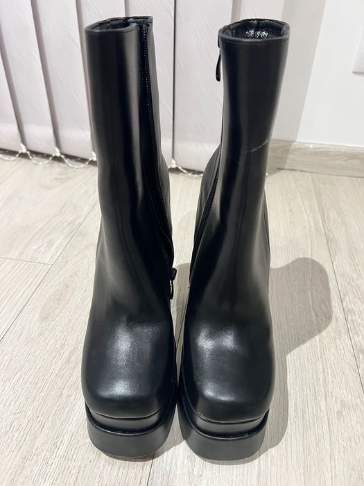 Черни високи боти