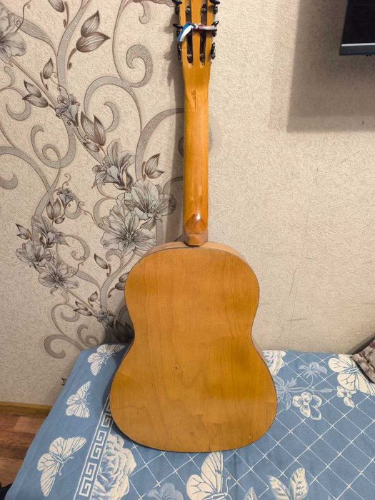 Продается гитара классическая 4/4 советская