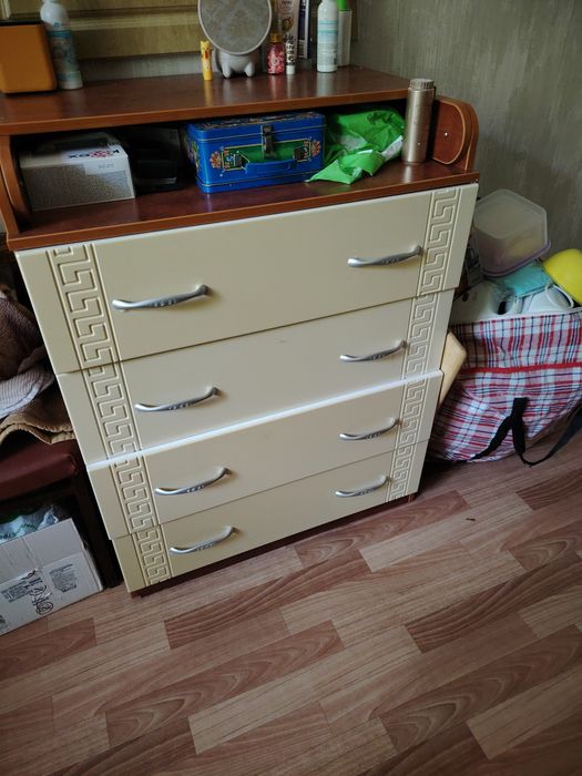 Комод срочно продам