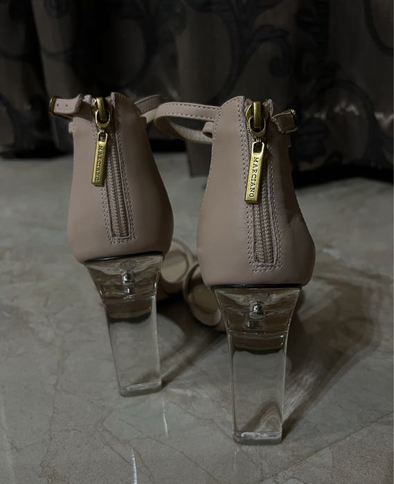 Сандали на ток Marciano Guess