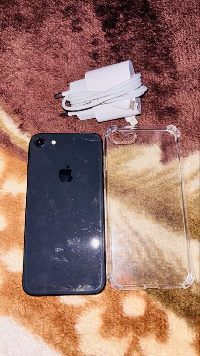 iphone 8 64гб.