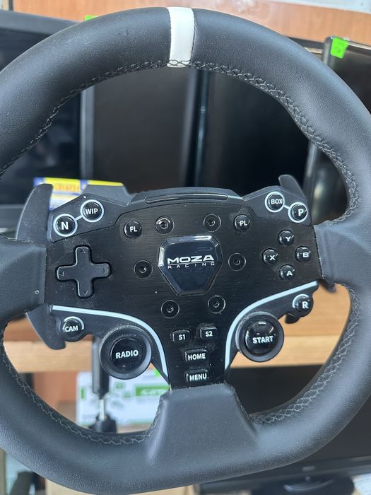 MOZA Racing R5 Direct Drive Bundle – волан, база и педали