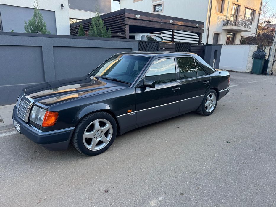 Mercedes Benz W124 230E vehicul istoric