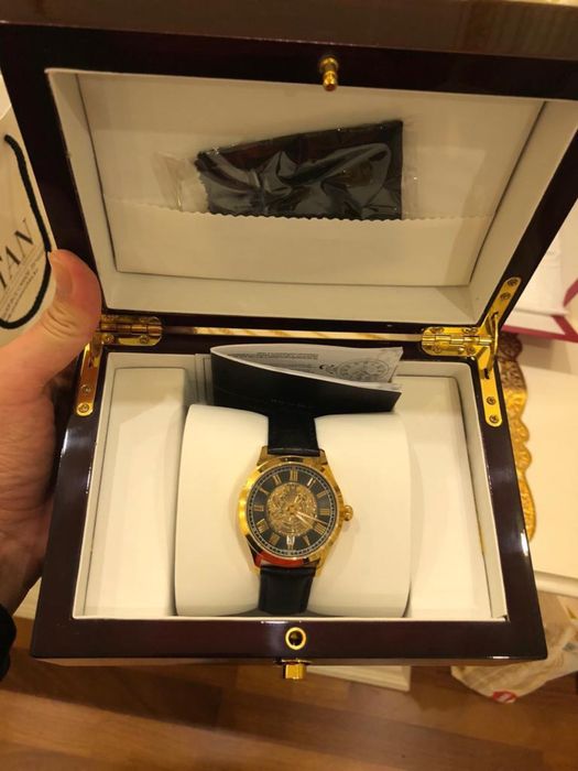 Продат часы Отан