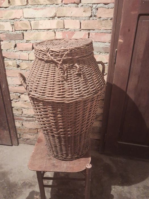 Голям плетен кош