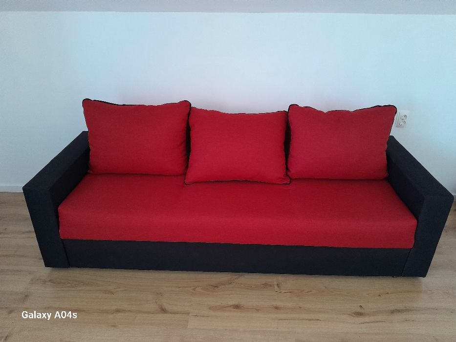 Canapea extensibila 3 locuri