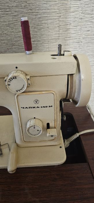 Швейная машинка, чайка 142м.
