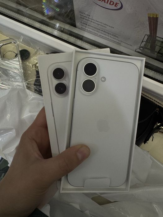 Сматрфон iPhone 16