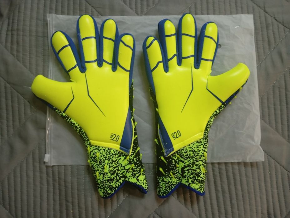 Предатор перчатки М-L размера новые