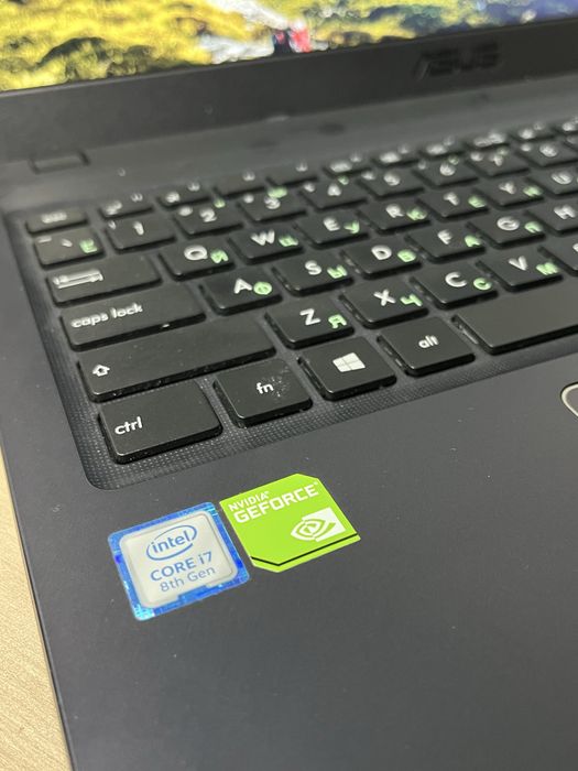 Ноутбук ASUS VivoBook i7-8