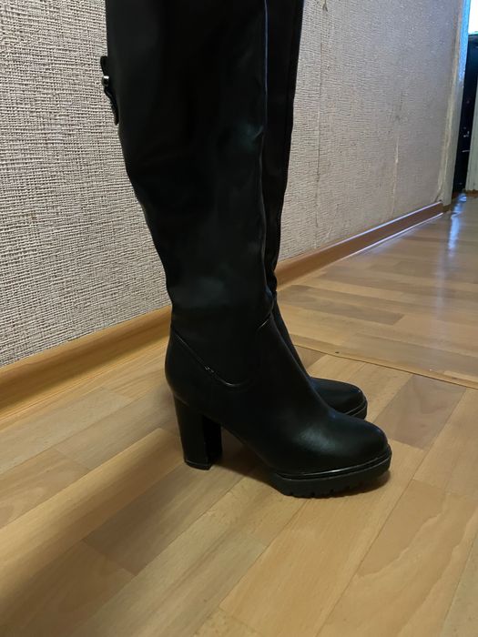 Сапоги на каблуке 35