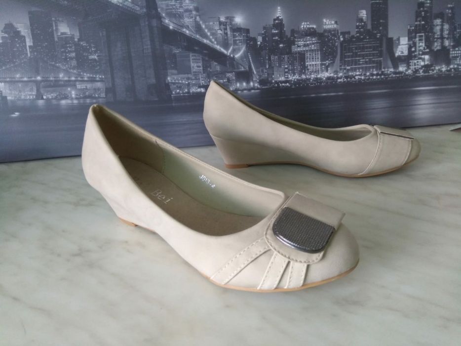 Pantofi crem nr 36 noi