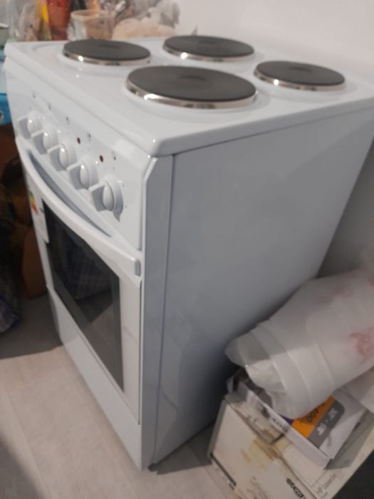 Продам новую электроплиту