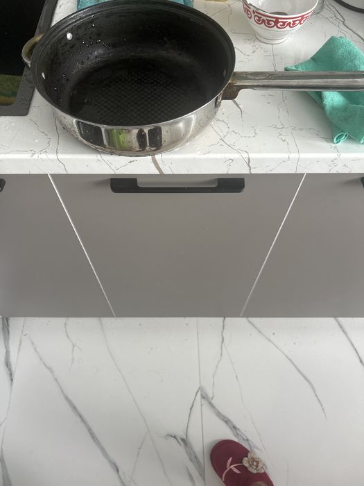 Продам сковородку с крышкой