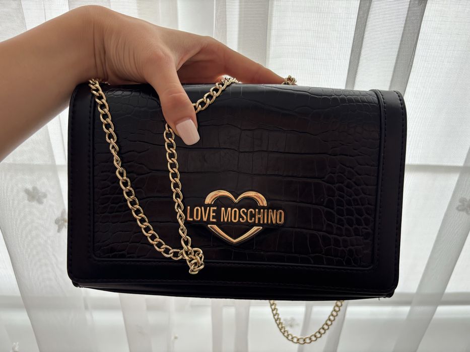 Дамска чанта “Love Moschino”