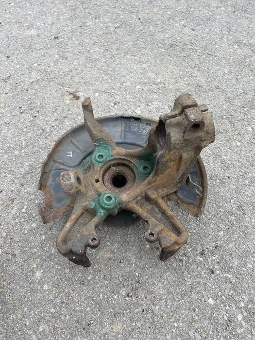 Fuzeta stanga fata VW golf 5, passat b6