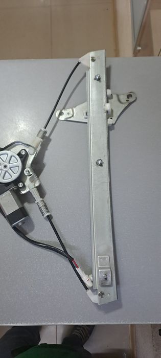 Стеклоподьемник передний   правый  Toyota Carina E