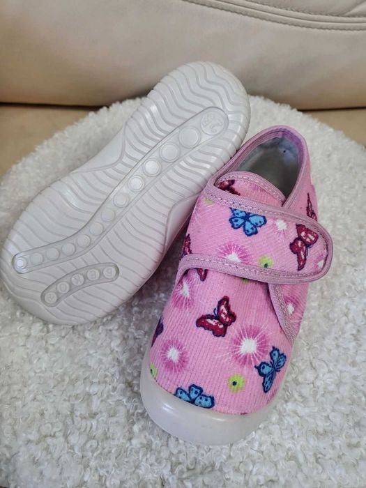 Нови пантофи беко - 25 номер - пеперуди