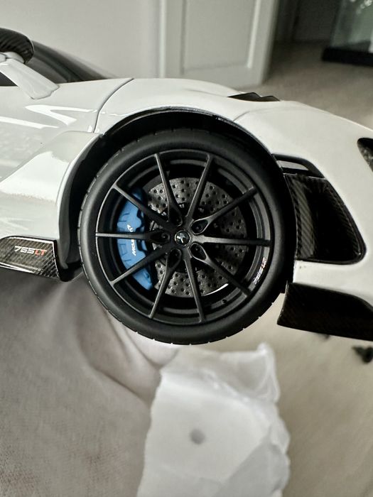 Vând machetă 1/18 Mclaren 765 LT HPD nouă