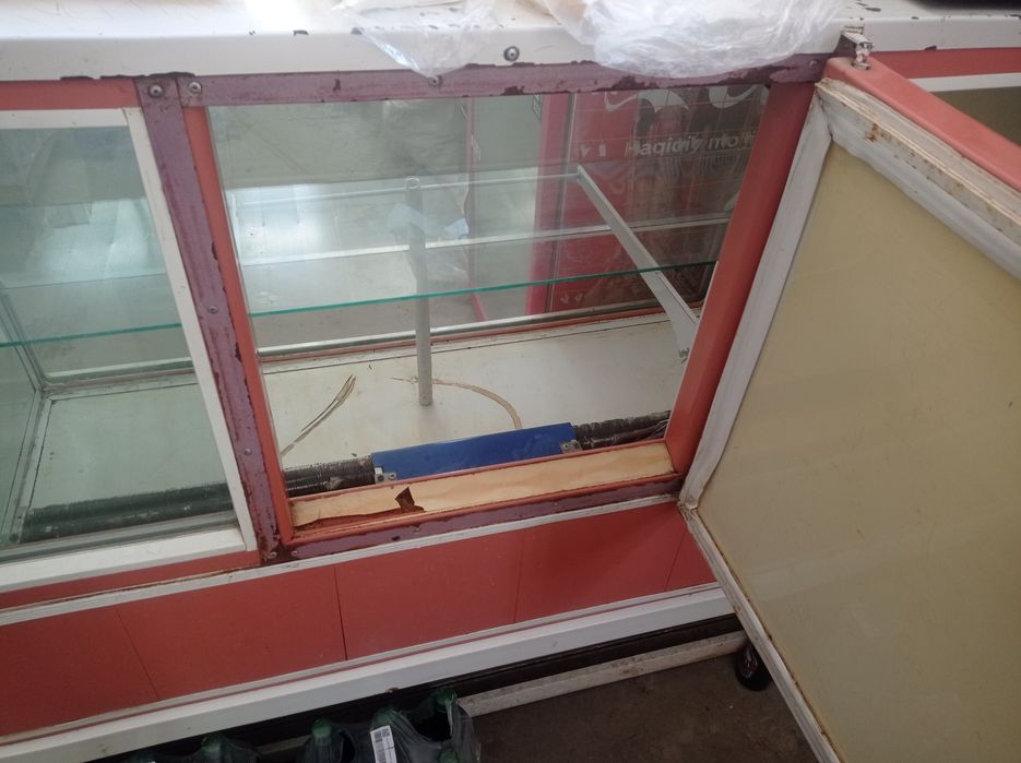 Витрина холодильник