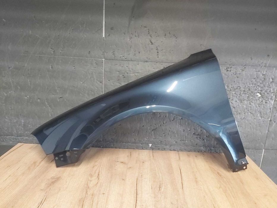 Aripa Fata Stanga VW Passat B5.5 An 2004-2005 (LC5F (Albastru))