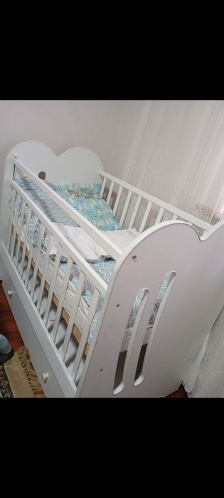 Продается стенка, компьютерный стол, детский манеж, комод с зеркалом