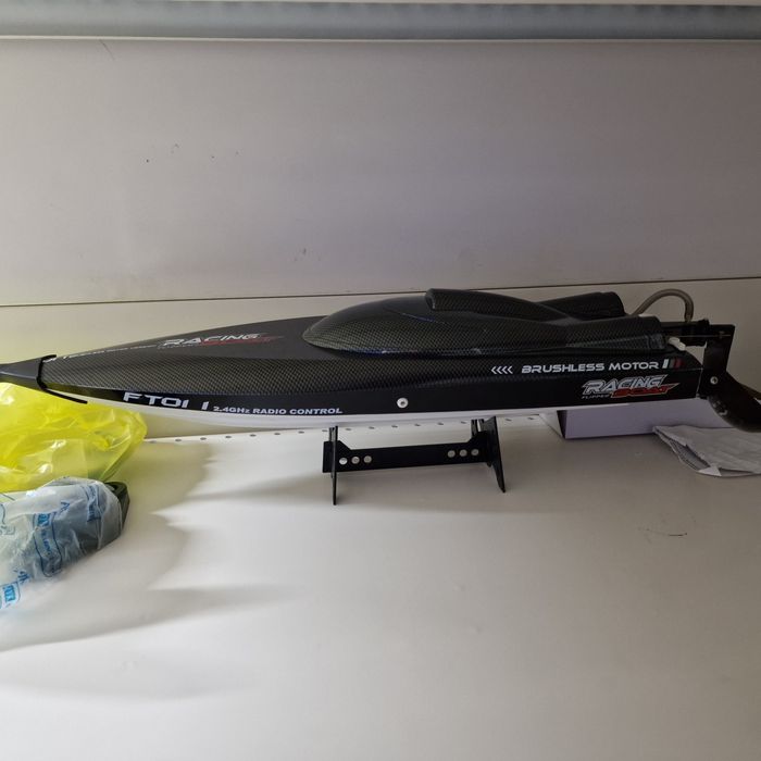 Радио управляемый катер