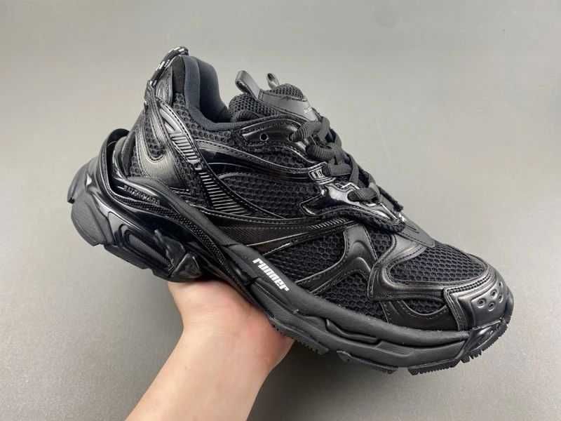 Balenciaga 7.5 - Black