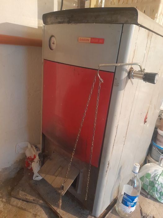 Продавам комбиниран котел на дърва въглища и пелети