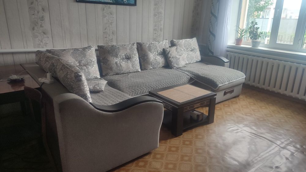 Продам диван угловой б/у