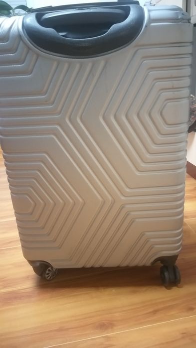 Куфар среден размер