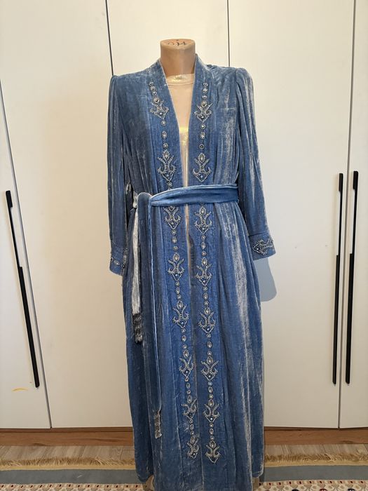 Қазақша көйлектер сатылады