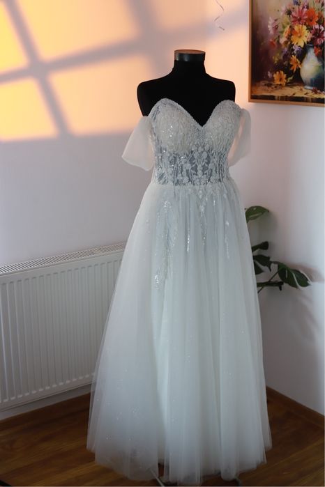Vand rochie  de mireasă