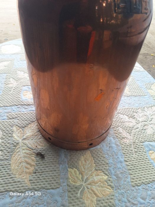 Голям меден съд за мляко