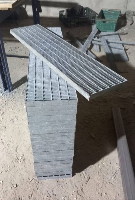 Trepte zincate galvanizate
