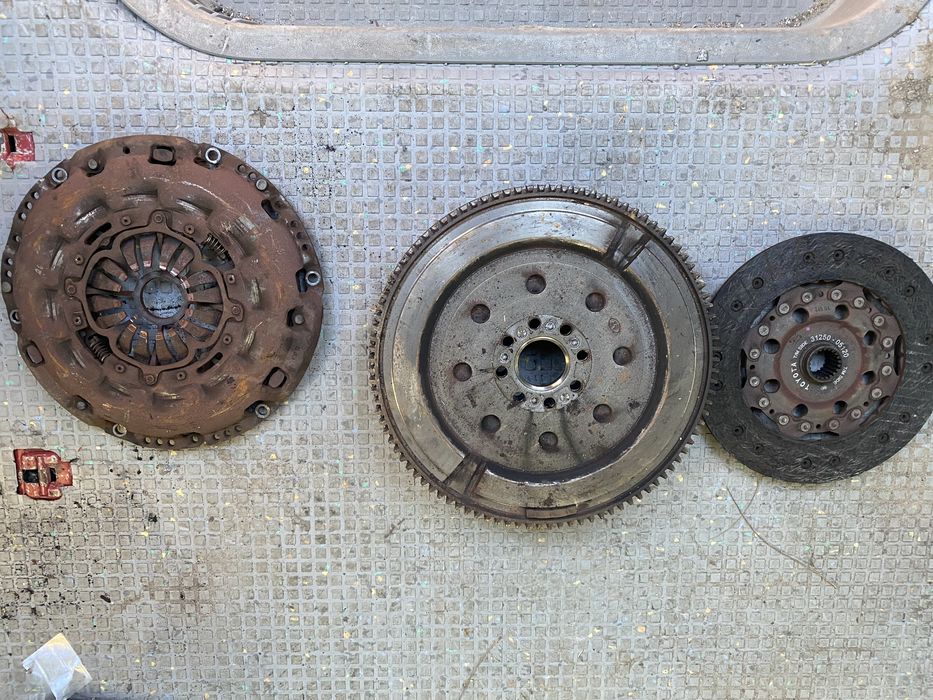 Съединител с маховик за Toyota avensi 2 2.2D-cat 177