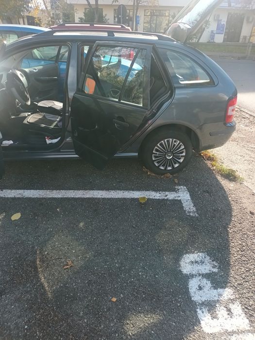 Vand Skoda Fabia 1.2 benzina din 2007